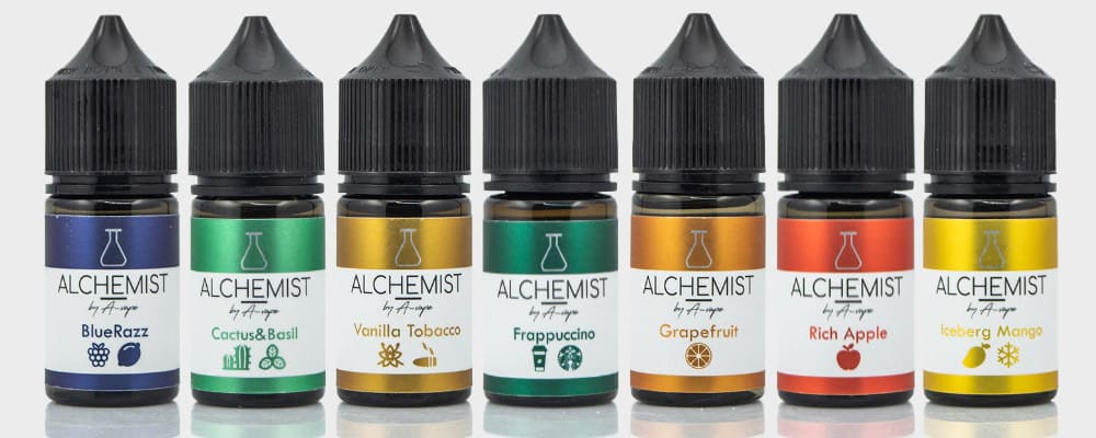 Флакони рідин для вейпа Alchemist з різними смаками: BlueRazz, Cactus&Basil, Vanilla Tobacco, Frappuccino, Grapefruit, Rich Apple, Iceberg Mango.